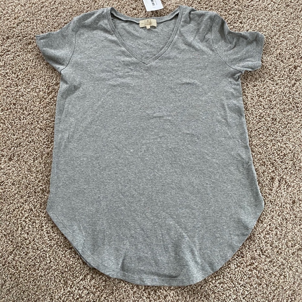 Peggy V neck Tee - Heathered Grey - Size Large
